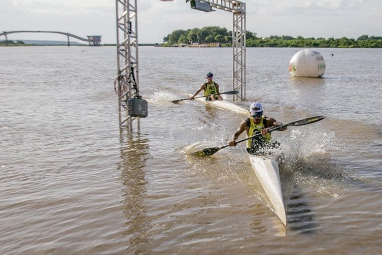 Pescador que viralizou ao resgatar garça no MS conta detalhes por