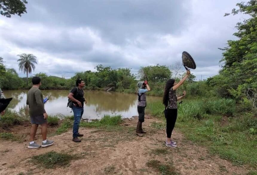 Pescador que viralizou ao resgatar garça no MS conta detalhes por