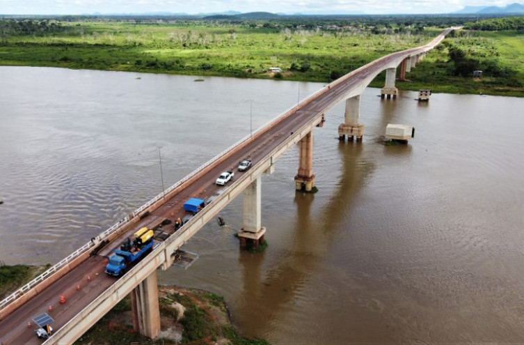 ponte sobre o rio paraguai